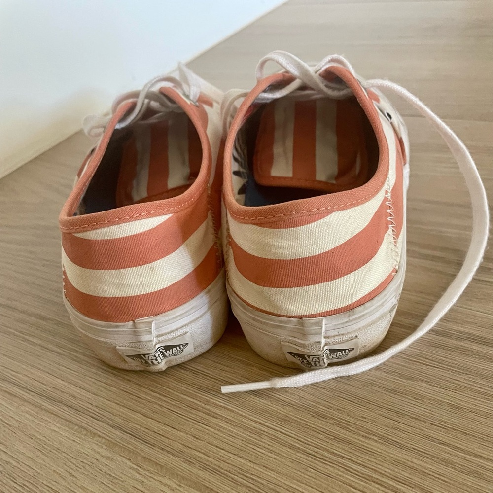 Vans - Picture 2 of 2